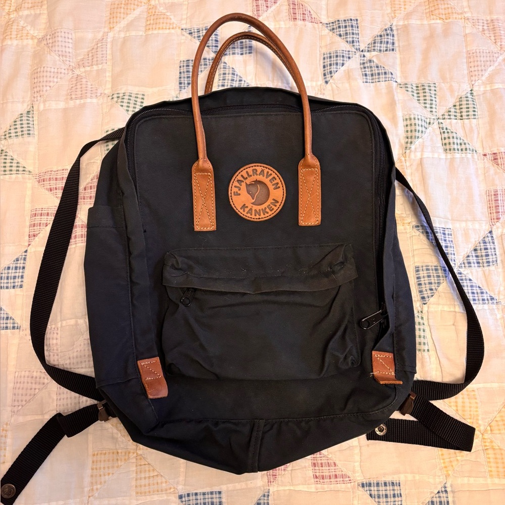 Black Fjallraven Kanken Backpack w/ Leather Handles